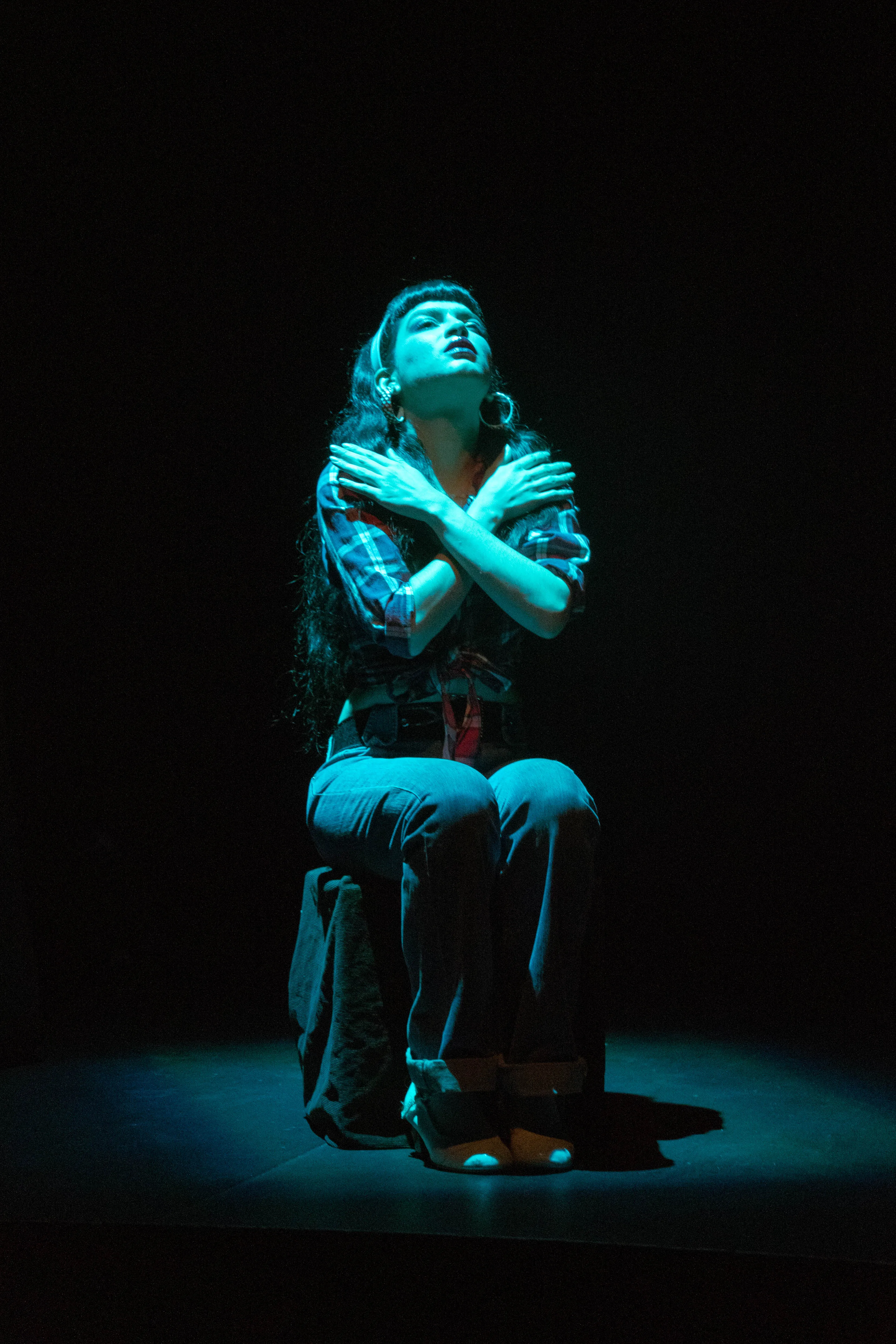Actriz en escena en el montaje de «Angelitos empantanados» del Teatro Matacandelas