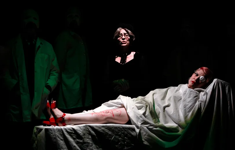 Foto 19 de La chica que quería ser Dios por Esteban Galindo, Teatro Matacandelas