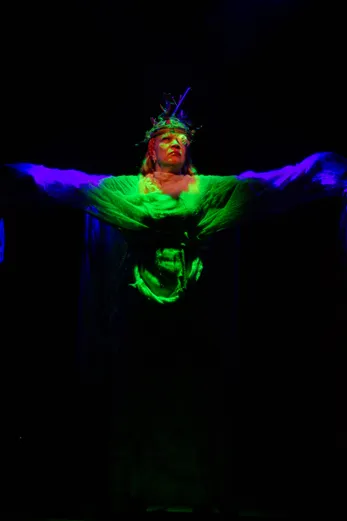 Foto 32 de La chica que quería ser Dios por Esteban Galindo, Teatro Matacandelas