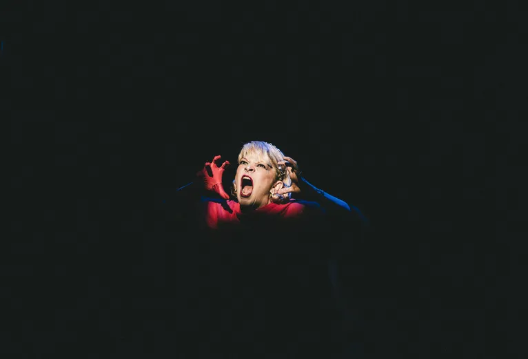 Foto 9 de La chica que quería ser Dios por Farley Giraldo, Teatro Matacandelas
