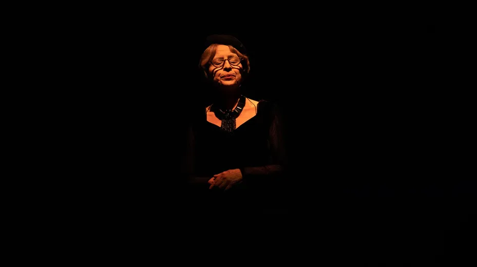 Foto 52 de La chica que quería ser Dios por Lina Castaño, Teatro Matacandelas