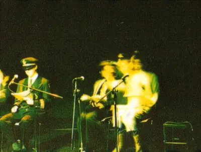 Hoja de negativos y fotos recortadas — pieza 5C