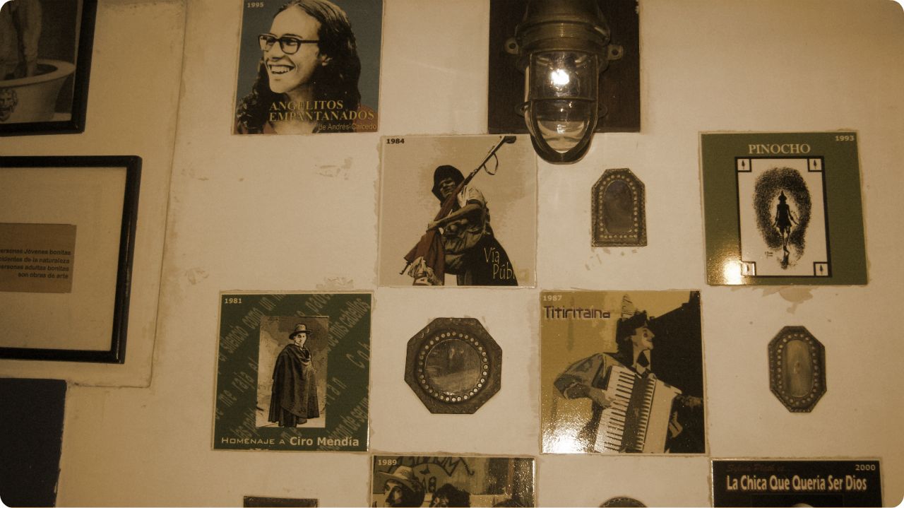 Foto de las imagenes que hay en el baño de Matacandelas